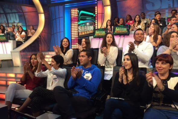 El guapo artista español pasó por el show para hacer suspirar a la audiencia con su música ¡y esa sonrisa!