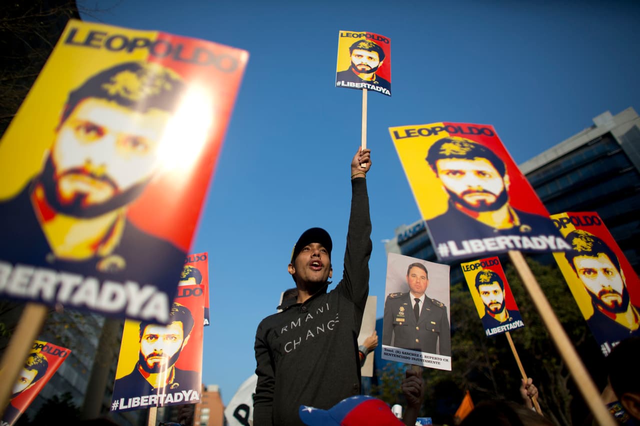 What does Leopoldo López’s house arrest represent in the midst of the Venezuelan crisis?