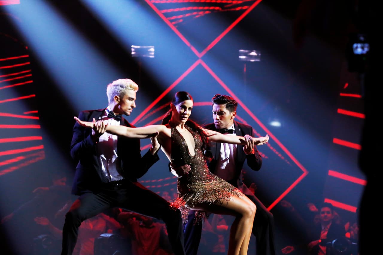 Dayanara 
<a href="http://www.univision.com/shows/mira-quien-baila/las-razones-por-las-que-dayanara-torres-aun-se-angustia-hasta-la-lagrima-por-su-divorcio-de-marc-anthony">habló</a> de lo difícil que fue su divorcio y por qué sus hijos son su principal motor.