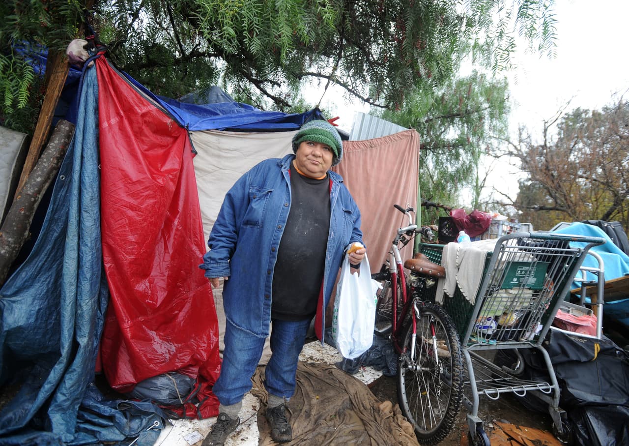 En la foto, un campamento de personas sin casa en San José, California, zona que quedó en el décimo puesto entre las diez ciudades más pobladas de EEUU, con un 10.1% de pobreza.