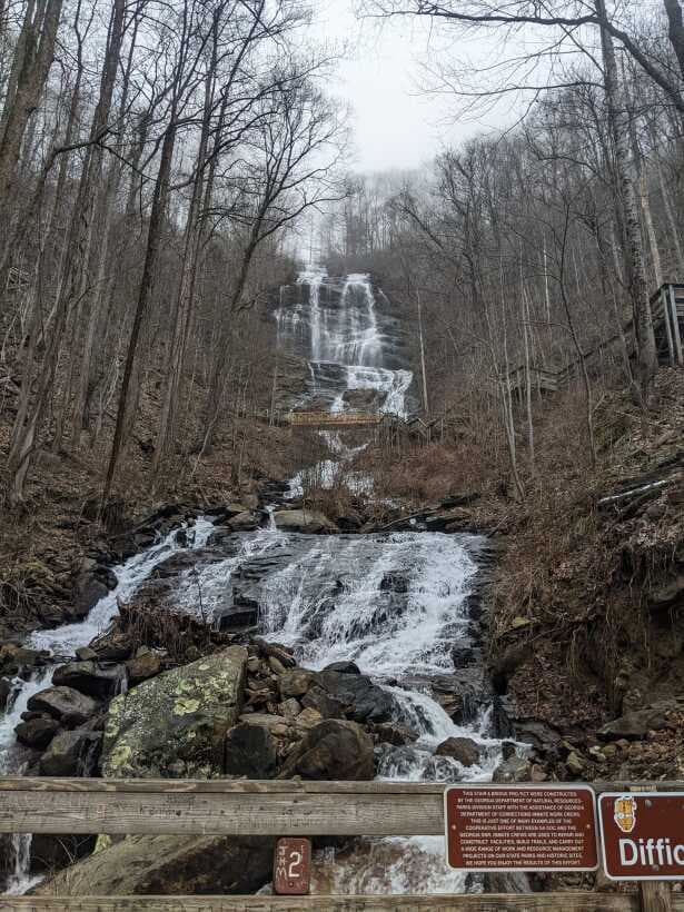 5. Ahora, si tu pareja y tú son de los que cumplen metas saludables juntos y les gusta la aventura, tienen una gran cantidad de 
<b><a href="https://www.univision.com/local/atlanta-wuvg/cinco-senderos-que-te-invitan-a-desafiar-el-frio-de-georgia-en-invierno-2023-fotos">senderos</a></b> y 
<b><a href="https://www.univision.com/local/atlanta-wuvg/cascadas-de-georgia-que-necesitas-para-una-aventura-durante-el-invierno-2023-fotos">cascadas</a></b> que podrían conquistar juntos durante este fin de semana e iniciar así un viaje inolvidable.