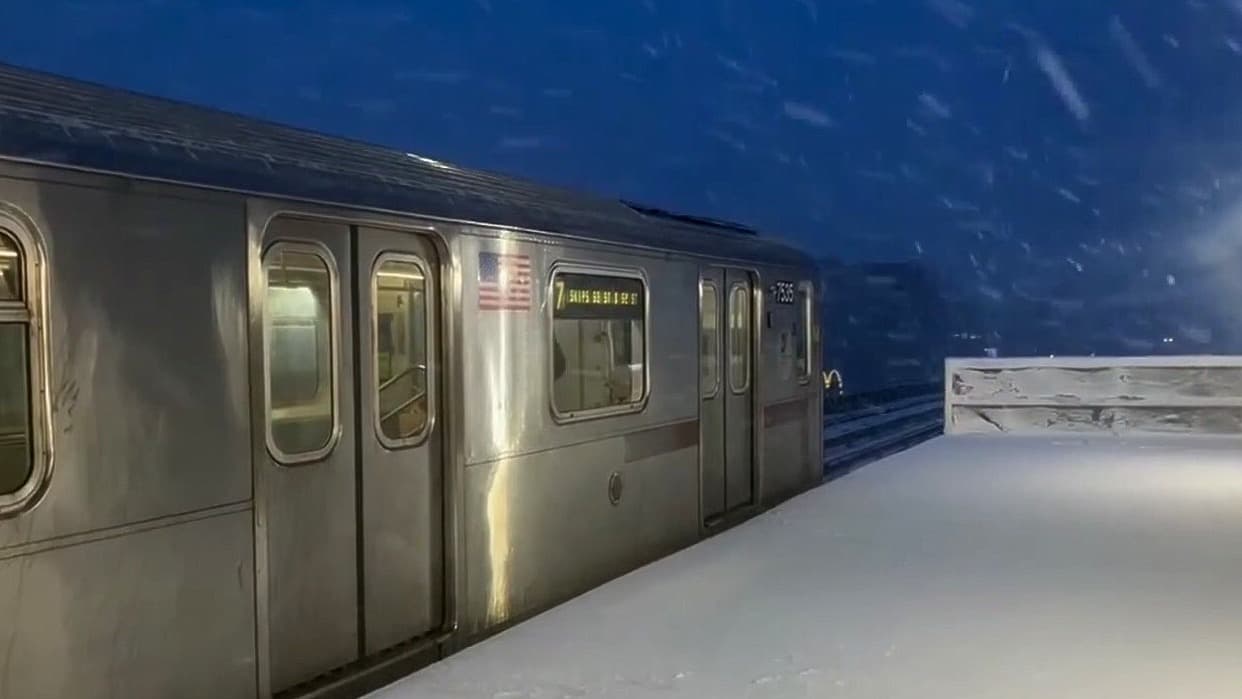 Expiran toques de queda en Nueva York, pero persiste la emergencia por nieve