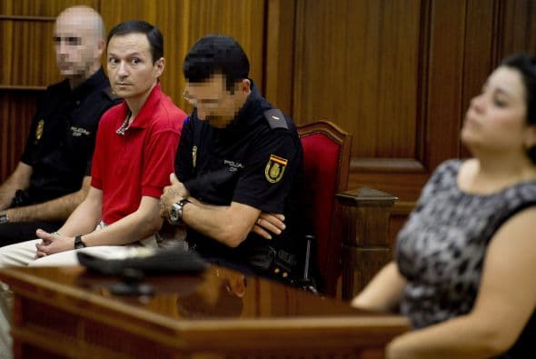 José Bretón , un ciudadano español acusado de matar a sus hijos de 2 y 6 años, insistió en su inocencia, mientras la fiscal asegura que hay "pruebas como puños" contra él, al finalizar el juicio del caso, que en el último año y medio ha despertado el interés y el horror en la opinión pública.