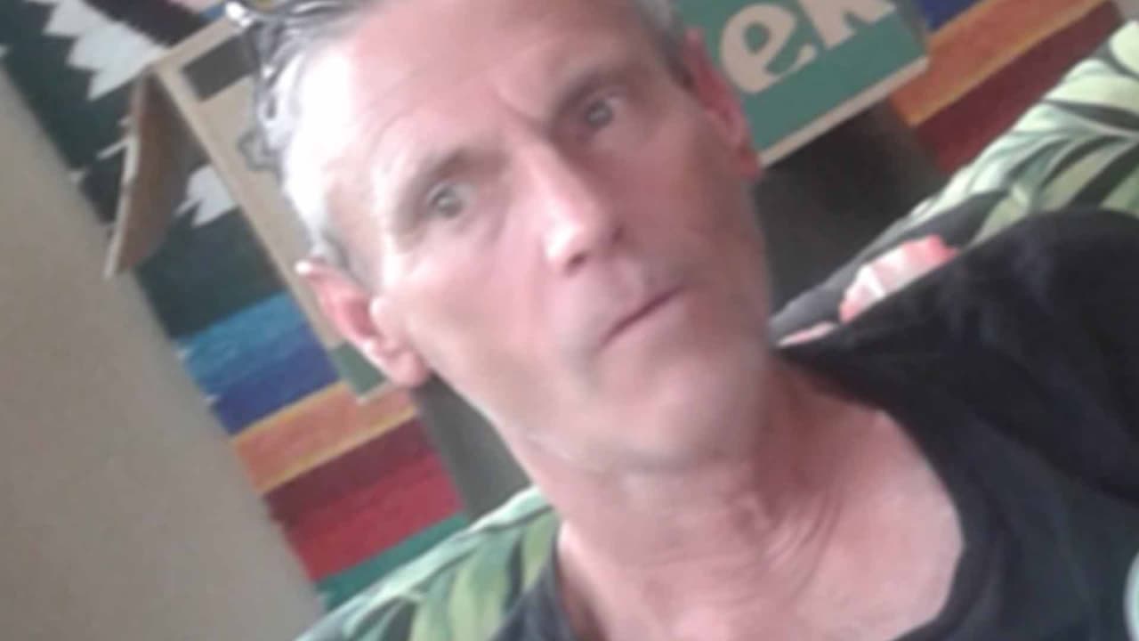 David Atkinson, de 59 años, está desaparecido desde el 29 de abril de 2021. Frecuentaba áreas al norte de Katy a lo largo de Barker Cypress y áreas al noreste de Katy hacia Jersey Village.