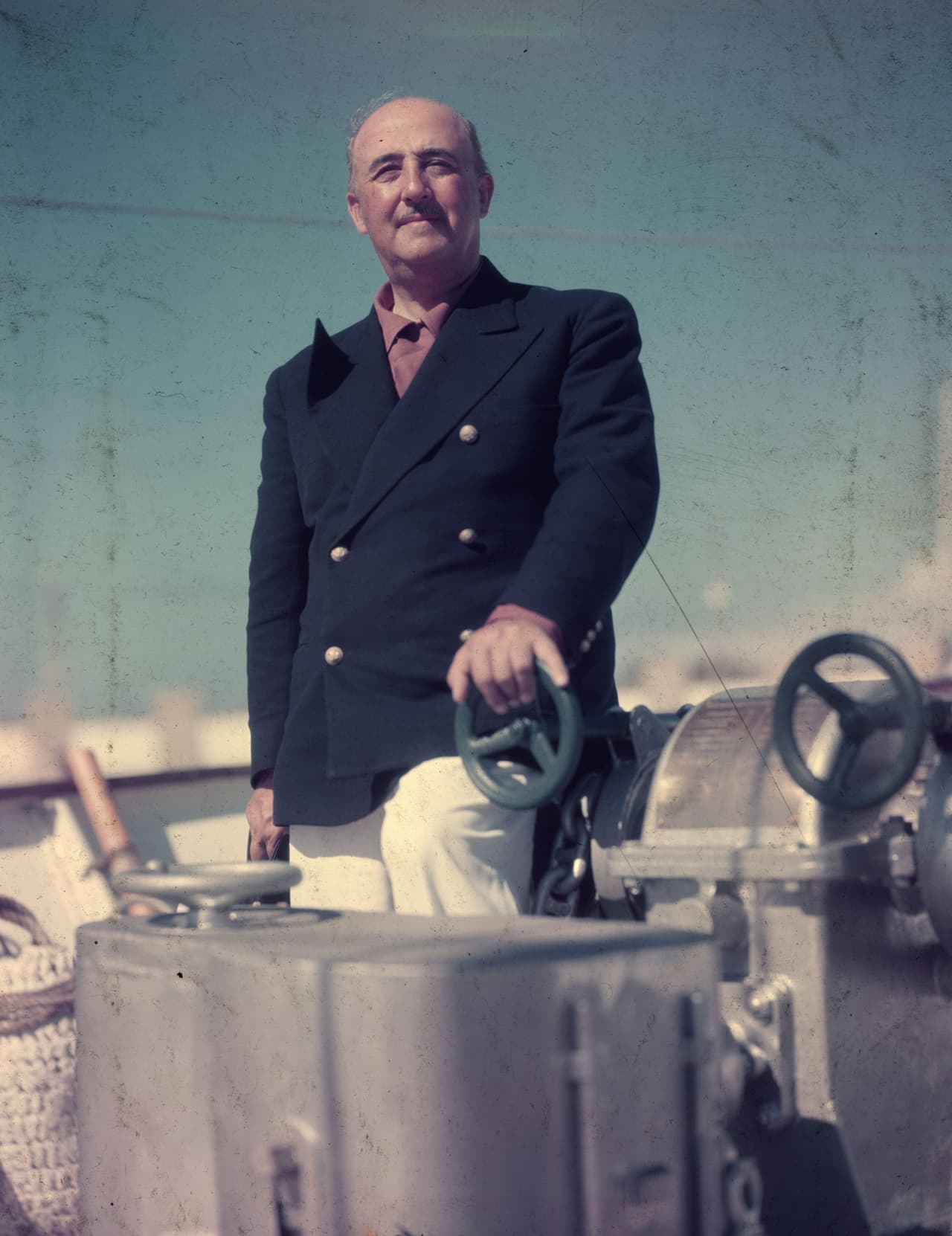 "Pasé vergüenza, y 
<b><a href="https://www.univision.com/noticias/noticias-de-mexico/la-prima-mexicana-del-rey-juan-carlos-de-espana" target="_blank">no he perdonado</a></b> que el cónsul de España hiciera llegar aquellas cartas a Franco", dijo el rey, de acuerdo al libro del político español.
<br>