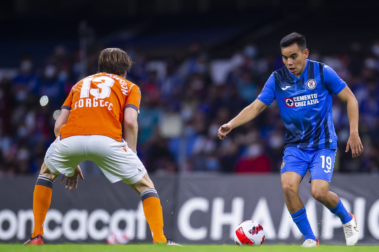 Las anotaciones de Juan Escobar, Rafael Baca y Ángel Romero, Cruz Azul golea 3-1 a Forge y aseguran su lugar en los cuartos de final.