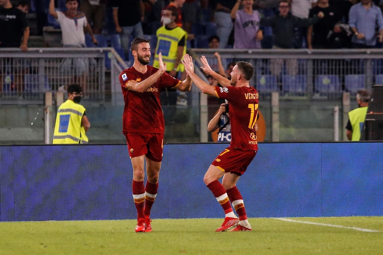 AS Roma se impone al Sassuolo con anotación de último minuto, dejando el marcador 2-1 durante la fecha tres de la Serie A. Bryan Cristante abrió el marcador al minuto 37' a favor de los de 'la Loba', ya en la segunda parte Filip Duricic igualaba el partido al 57', pero El Shaarawy logra darle la victoria a los locales.