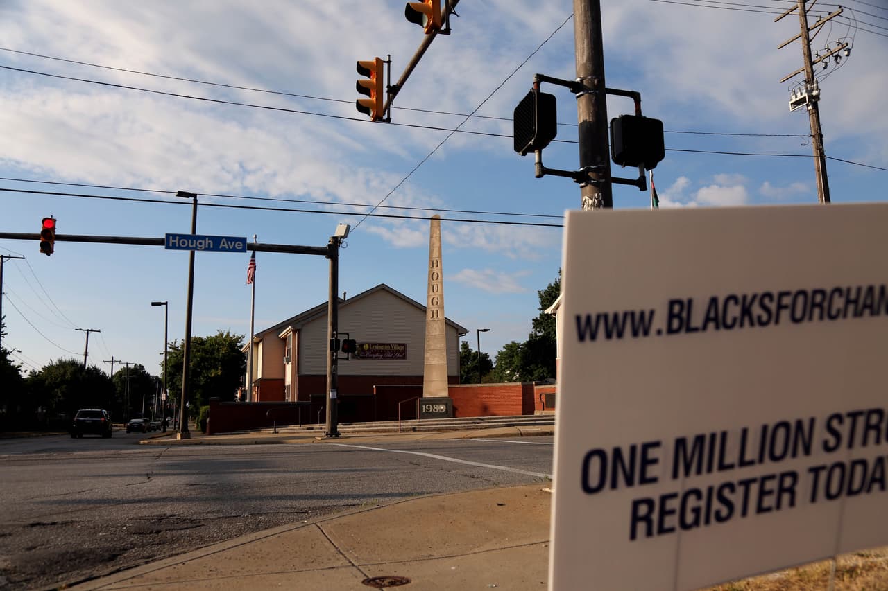 Un monumento a la historia de Hough en la Avenida Hough con calle 79, donde hubo arrestos masivos y varias propiedades fueron incendiadas.