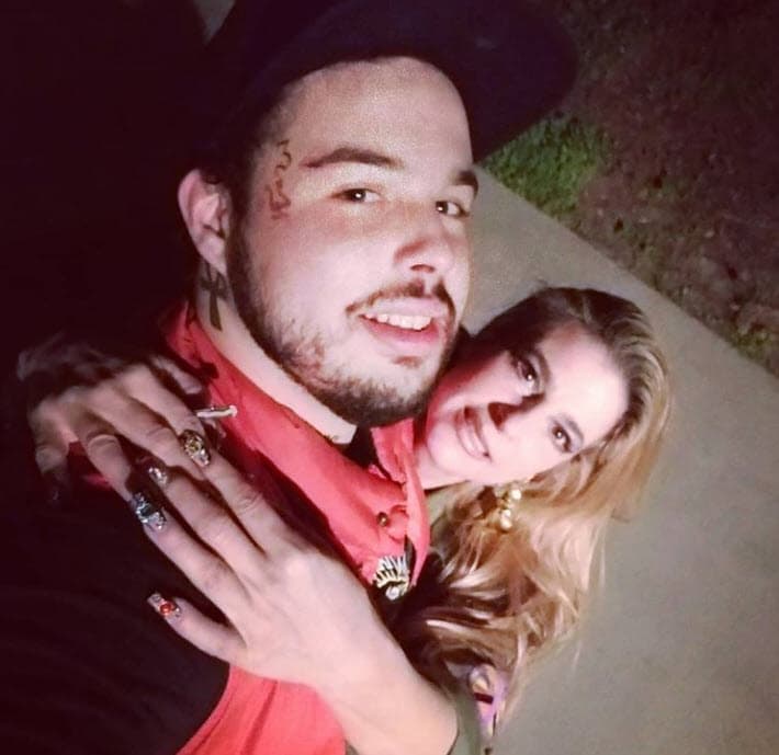 En su cuenta de Instagram se constata que la primera foto 
<b><a href="https://www.instagram.com/p/Be67F-bFDVz/" target="_blank">con una de esas marcas</a></b> la colgó en febrero de 2018. 
<br>