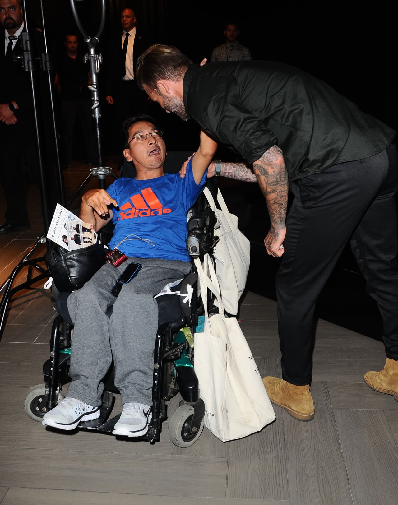 Al enterarse de la presencia del chico, David dejó todo a un lado