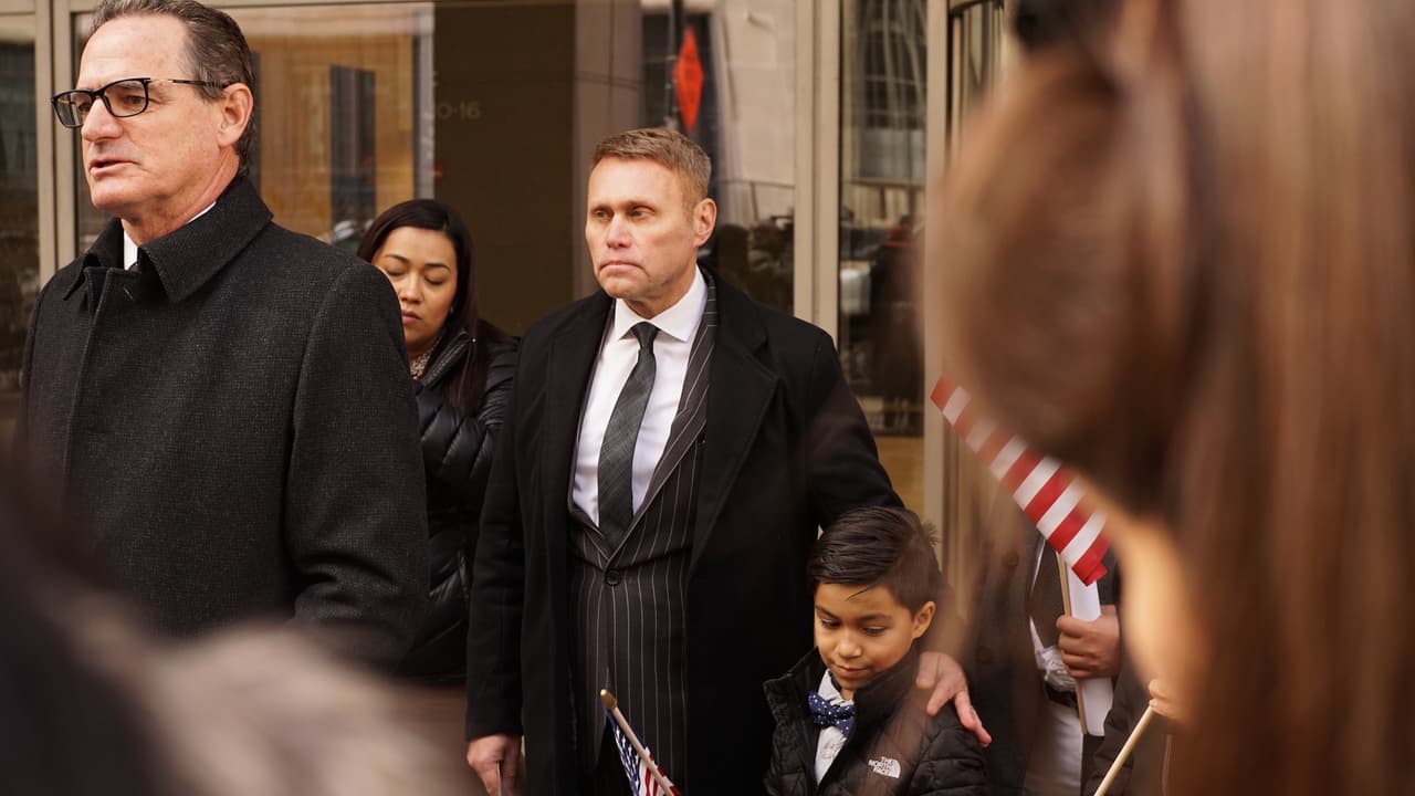 El pequeño Íker Velázquez llegó a corte alrededor del mediodía, momentos antes de que inicie la corte donde dará testimonio.