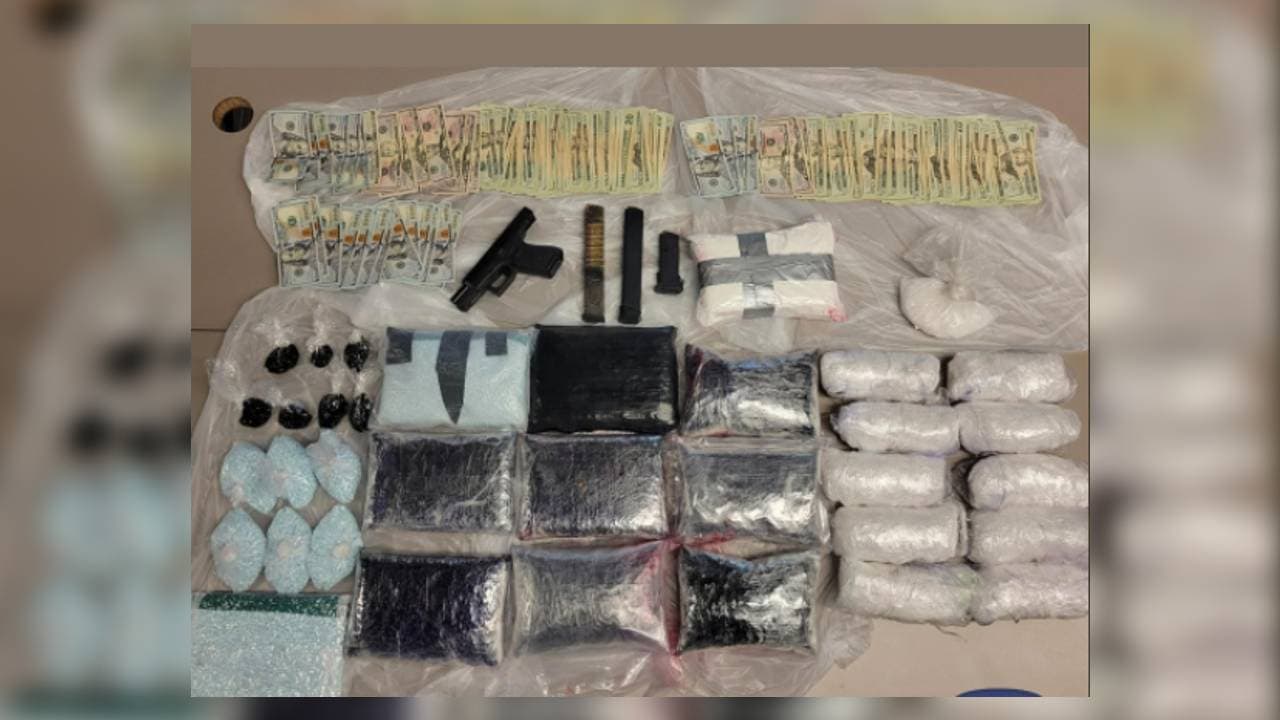 100 mil píldoras de fentanilo, coca, heroína, miles de dólares y armas lo que dos hombres portaban en Phoenix