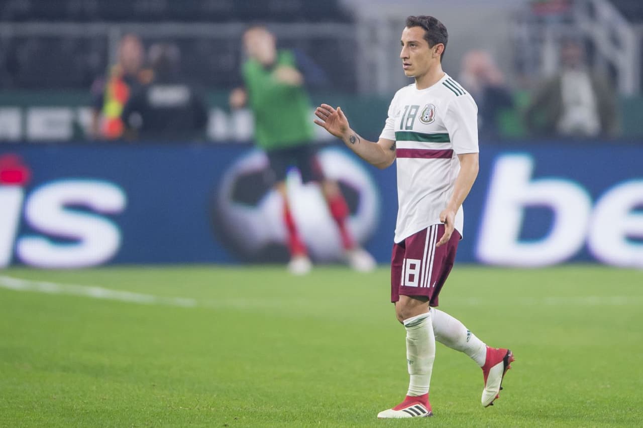 <b>ANDRÉS GUARDADO - 7</b>: El capitán de la selección comandó las llegadas del Tri, pero poco a poco se fue perdiendo en el campo, hasta que salió de cambio.