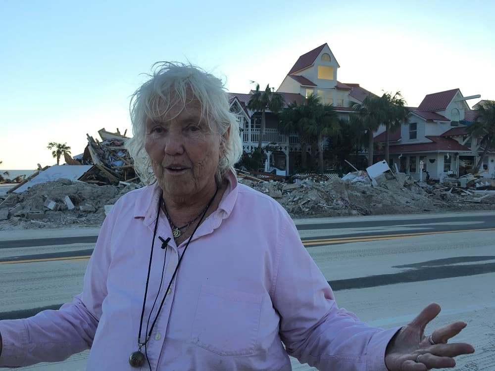 Peggy Wood regresó a Mexico Beach dos días después de que pasara el huracán Michael para buscar cosas valiosas entre los escombros.