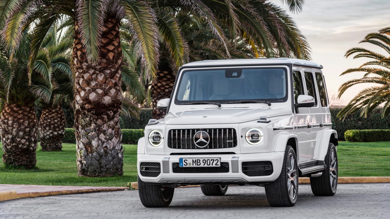 La nueva Mercedes-AMG G63 se diferencia decididamente de su antecesora por el uso de una versión de la 
<b>parilla 'Panamericana'</b>, llamada así para evocar el recuerdo de los Mercedes-Benz 300 SL que en 1952 ganaron la exigente carrera que se corría entre las fronteras norte y sur de México. Los Mercedes-Benz 300 SL que ganaron la Carrera Panamericana de 1952 vestían una parrilla de rayos verticales que ha inspirado el diseño de parrilla de los más recientes modelos producidos por Mercedes-AMG, del cual el G63 es el más reciente receptor.
