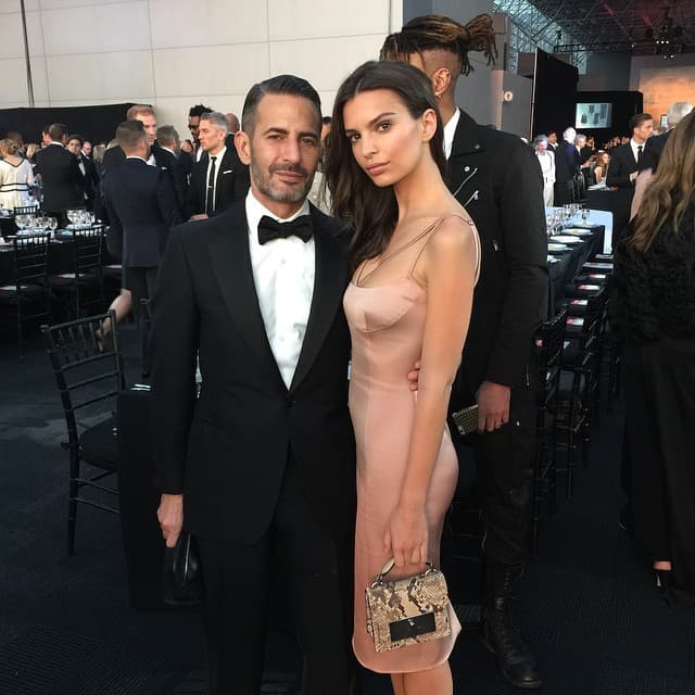 Obviamente su papel dentro del mundo de la moda sale a relucir.