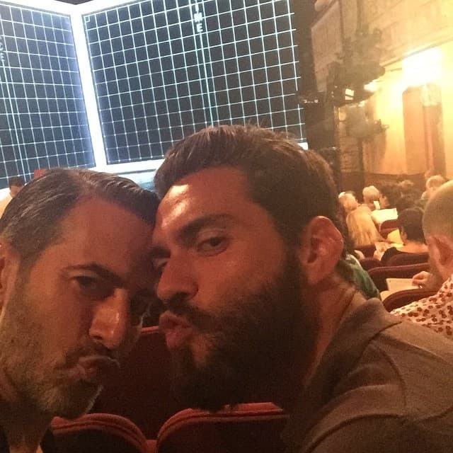 "Soy un hombre gay. A veces coqueteo y chateo con hombres en internet”, expresó.