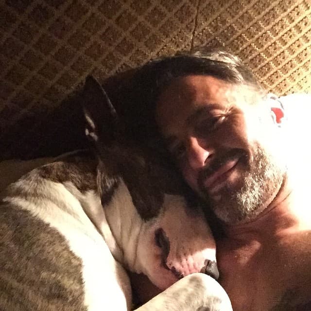 Sino nada más y nada menos que una de él desnudo.