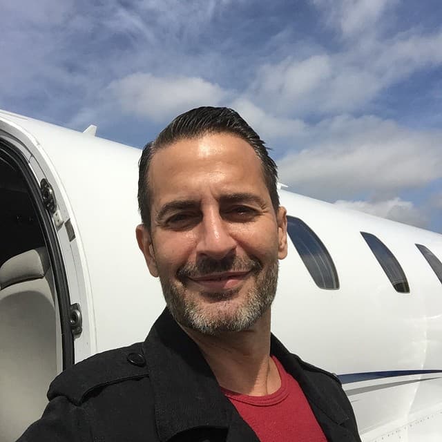 Además de este tipo de imágenes, Marc Jacobs comparte varias cosas en Instagram.