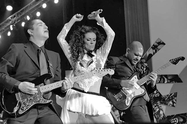 En 1998 Edith Márquez lanzó al mercado su primera producción discográfica.