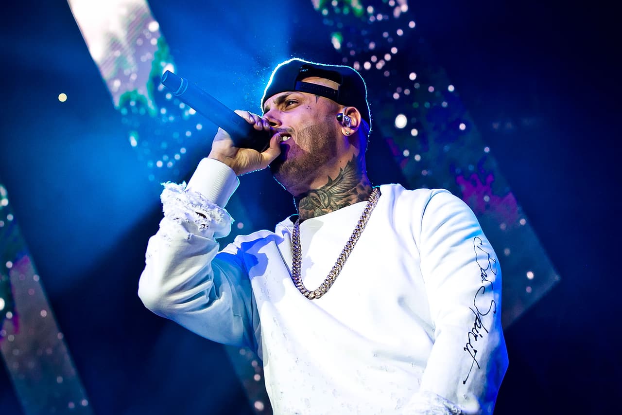 El artista indicó que está en su naturaleza ser músico, por lo que considera que no necesita aprender a leer partituras, ya que sus letras están inspiradas desde sus emociones.