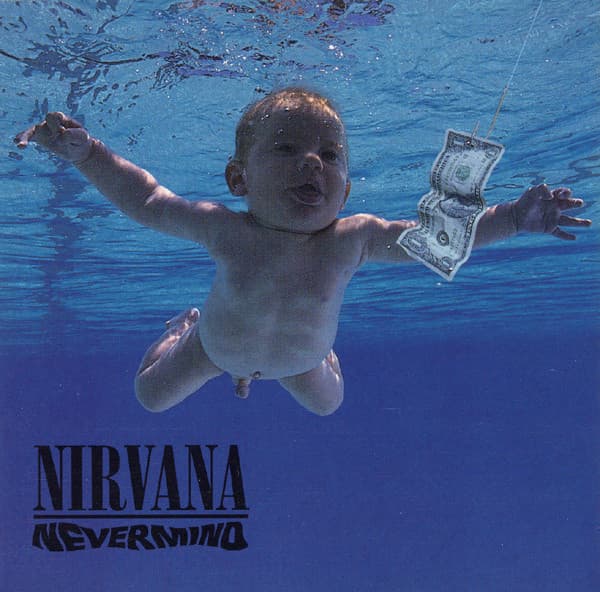 ‘Nevermind’ de Nirvana fue lanzado en 1991 y fue motivo de controversia por mostrar a un bebé de 3 meses desnudo en la portada persiguiendo un billete de un dólar.