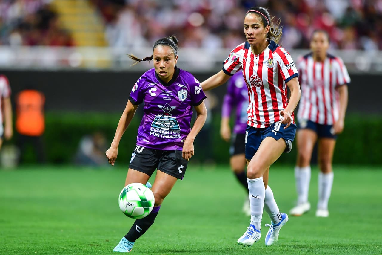 Chivas cayó en la vuelta, pero se impuso en el global gracias al triunfo en la ida y Blanca Félix se erigió como la heroína tras atajarle un penal a Charlyn Corral.