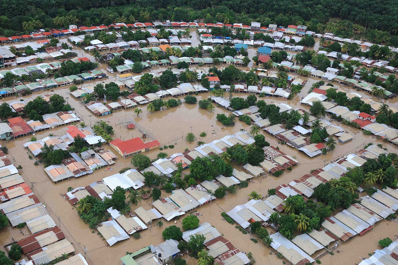 A pesar de que estuvo más cerca del ojo de Iota, la situación era mejor de lo que se temía en la capital hondureña, Tegucigalpa. En los pueblos del sur del país el huracán Mitch causó una destrucción masiva en 1998.