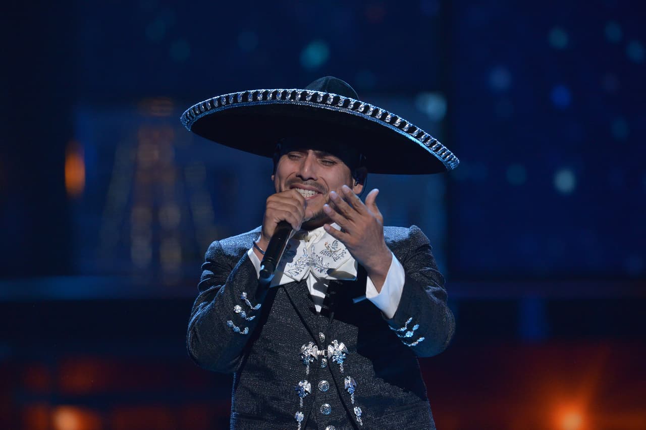 Cantó 'Perdí La Pose' junto al Mariachi Sol de México.