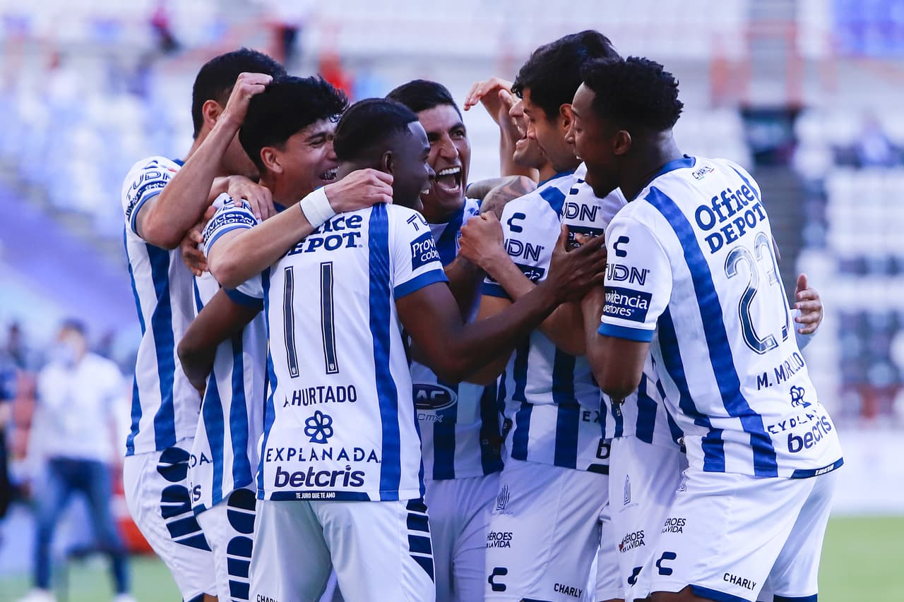 Los Tuzos jugaron mejor los dos tiempos en la cancha del Hidalgo y en 10 minutos abrieron el marcador con una jugada a balón parado que el ‘Pocho’ Guzmán se encargó de meter con la frente.