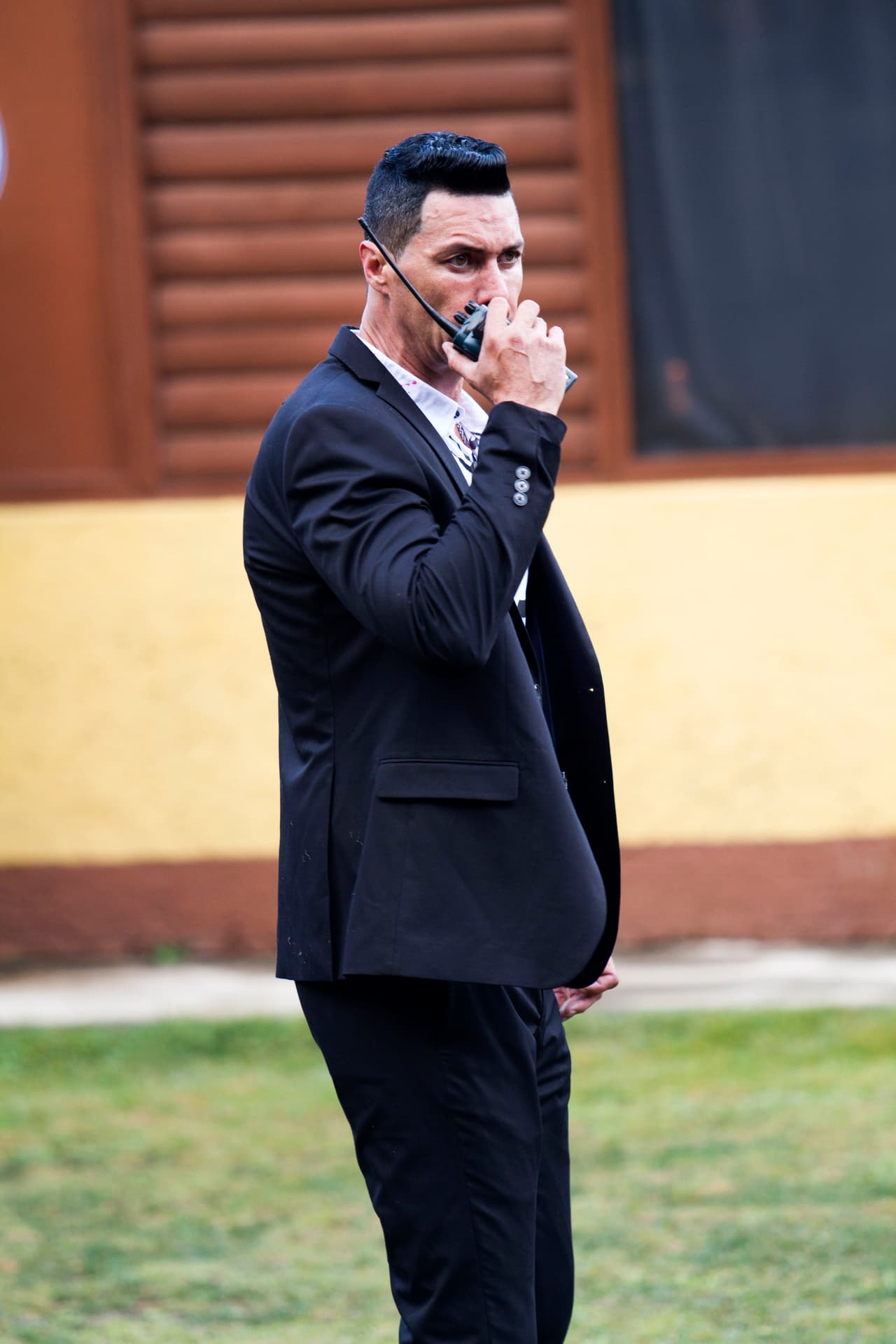 Mena alertó a todos sus soldados y les odenó que tuvieran listas sus armas.