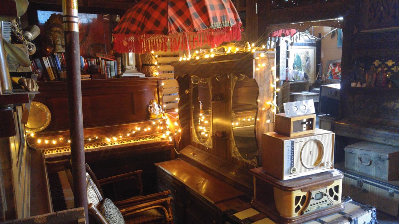 Desde 1998, el Ayuntamiento había recibido por lo menos 10 quejas formales sobre la estructura, mientras que el Director de Planeación de Oakland aceptó que el almacén no había sido sujeto a una inspección formal desde hace tres décadas.