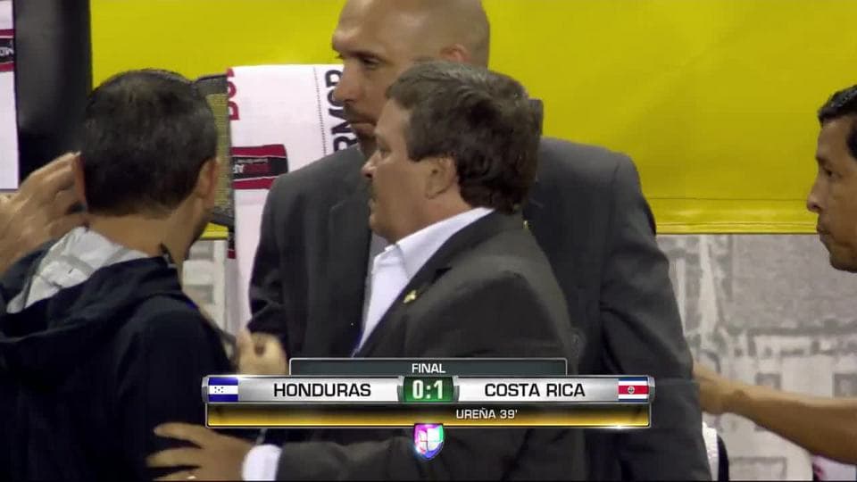 Se acabó. El árbitro da por terminado el partido.