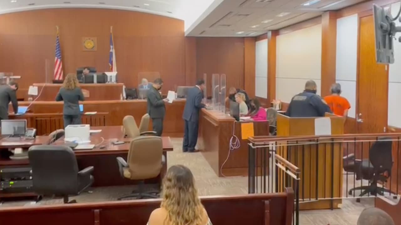 El jueves se presentó frenta a la juez Lori Chambers de la corte criminal 262 y se le confirmó el cargo y la cantidad de fianza. No estuvieron presentes representantes de la fiscalía del condado Harris.