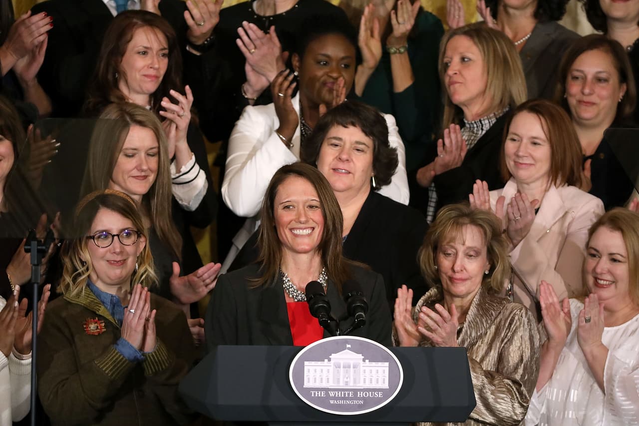 Consejeros escolares de todo el país fueron reconocidos y rindieron homenaje a Terri Tchorzynski, la Consejera Escolar del Año y quien trabaja en el centro de estudios vocacionales Calhoun Area Career Center en Battle Creek, Michigan.