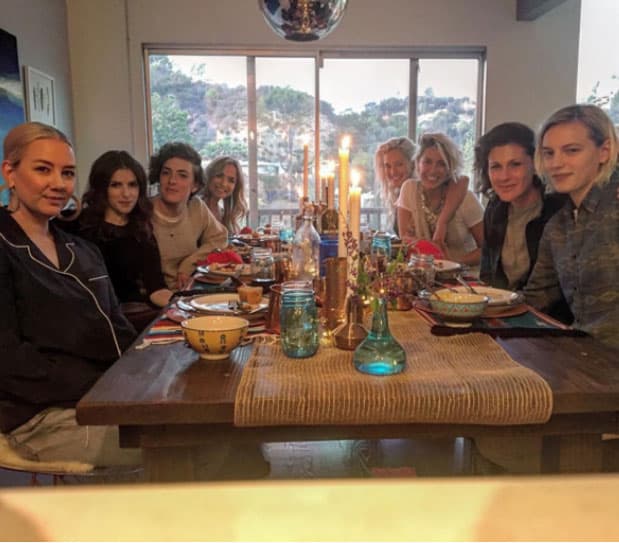Anna Kendrick tuvo una reunión de puras amigas.