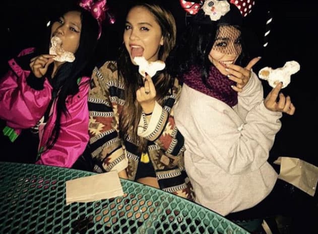 Vanessa Hudgens celebró con sus amigas ¡en Disney!