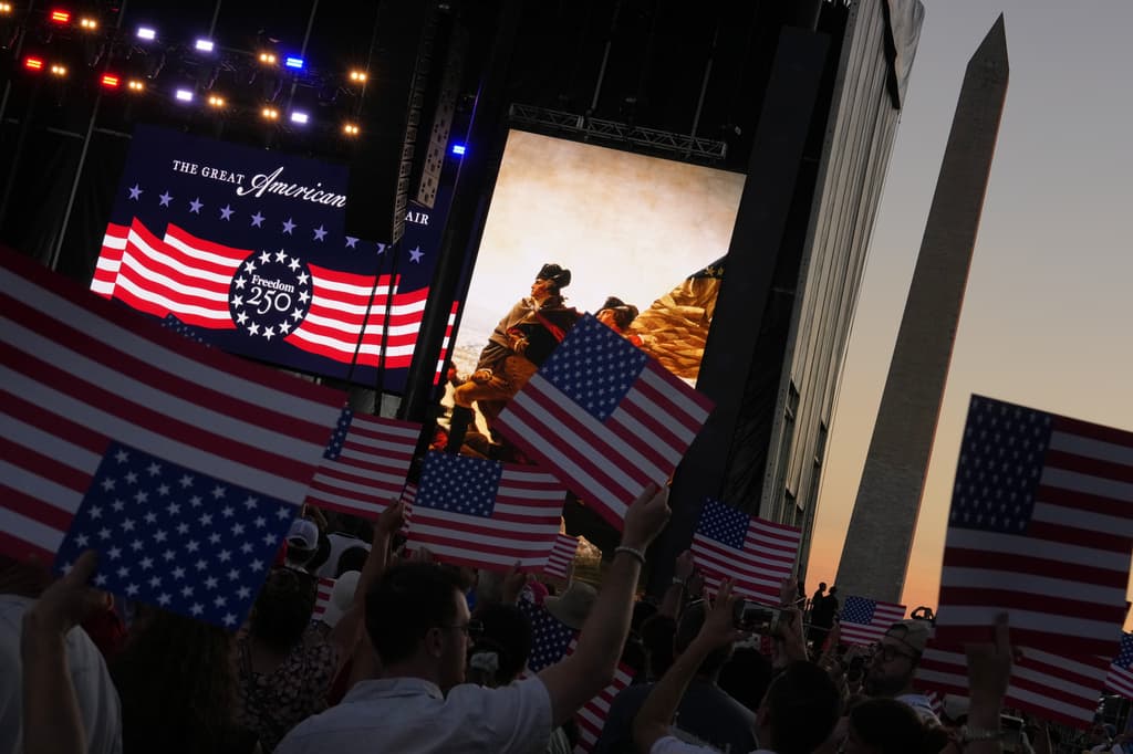 Personas asisten a la inauguración de la Great American State Fair en el National Mall, el miércoles 24 de junio de 2026, en Washington. (Foto AP/Julia Demaree Nikhinson)
