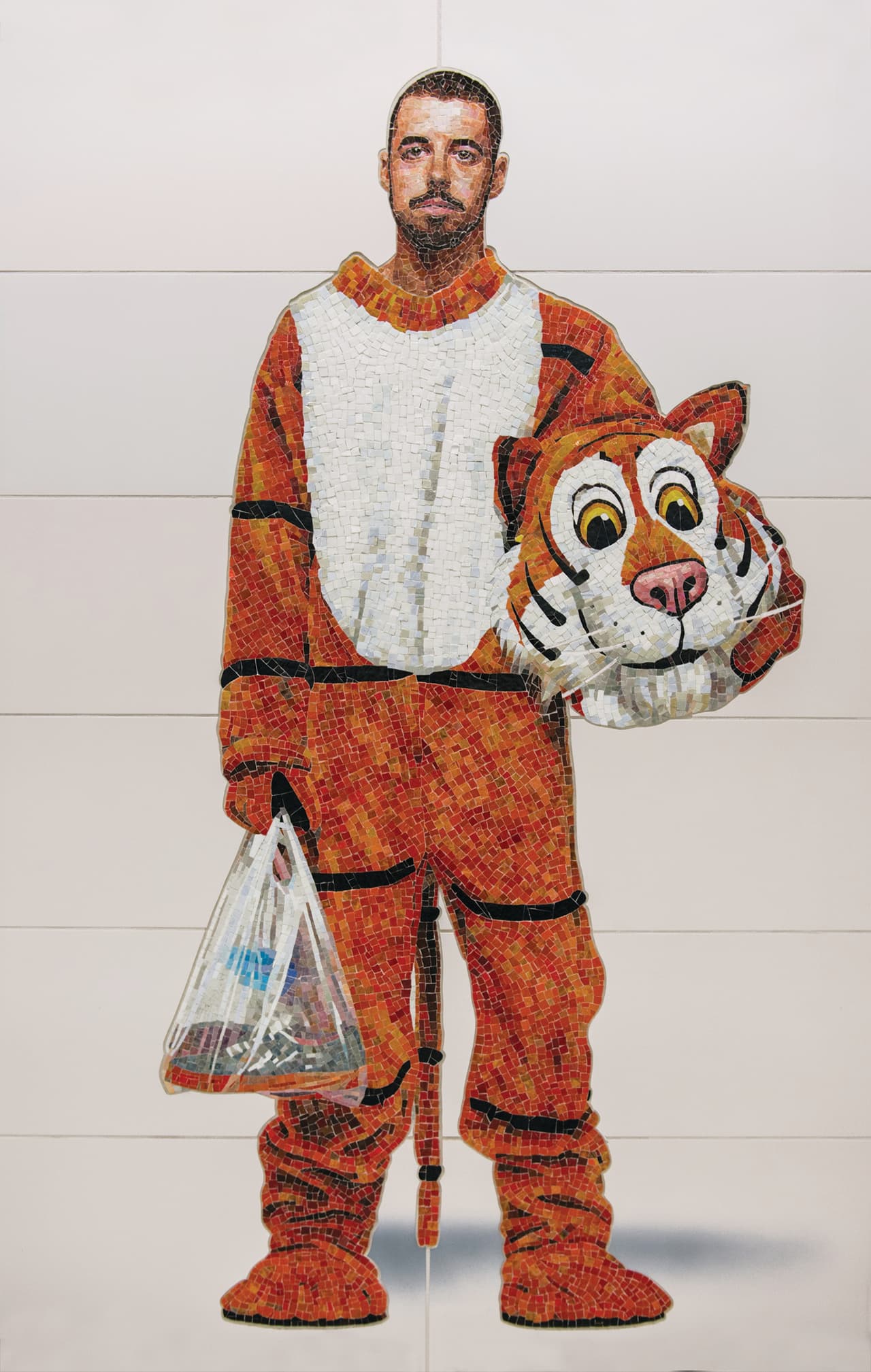 “Perfect Strangers”, de Vik Muniz, basada en fotos reales, rinde tributo a todas las personas con que uno podría toparse en el metro de Nueva York, incluyendo un aturdido hombre de negocios, chicos de la escuela con rostros aburridos y un felino peludo.