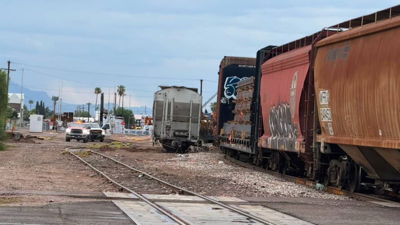 Se descarriló un tren en Mesa: Los vagones transportaban ácido sulfúrico