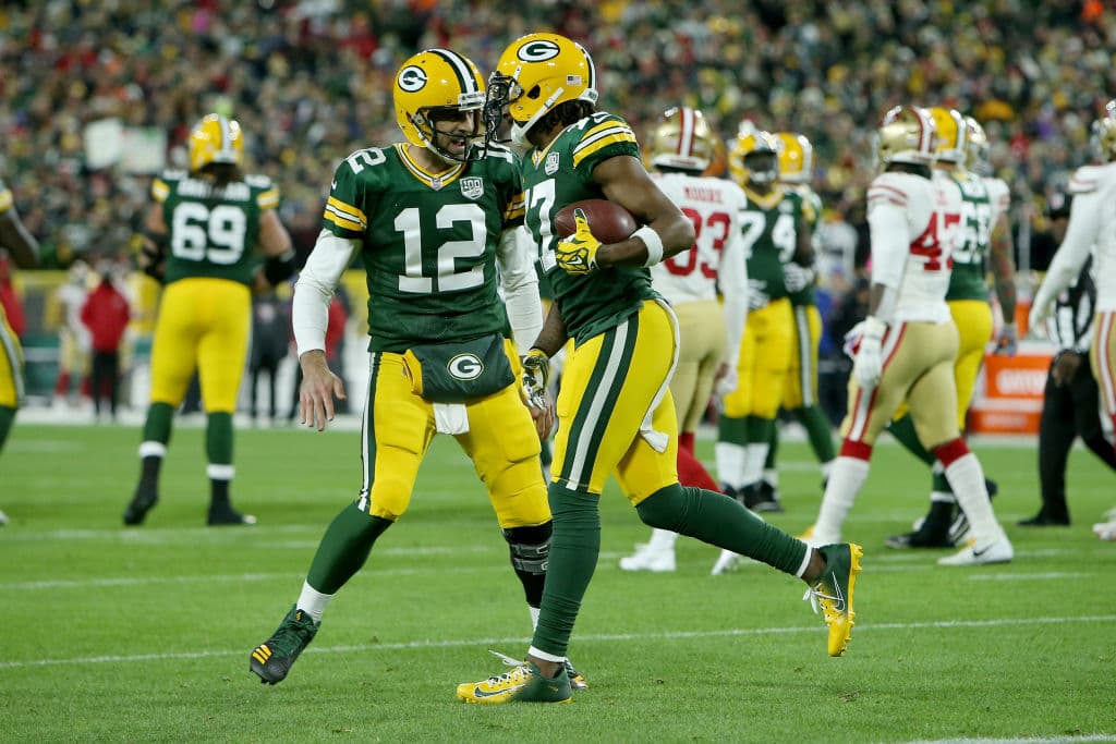 Sería hasta las postrimerías del cuarto periodo que Green Bay empató 30-30 el partido, gracias a un pase de Rodgers a Adams, de 16 yardas, restando 1:55 en el partido.