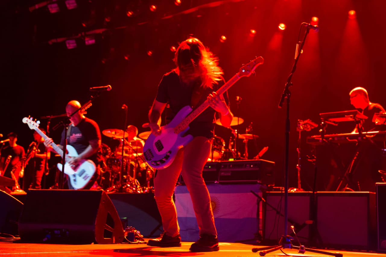 Astor Cianciarulo en el bajo a dúo con su padre Flavio.