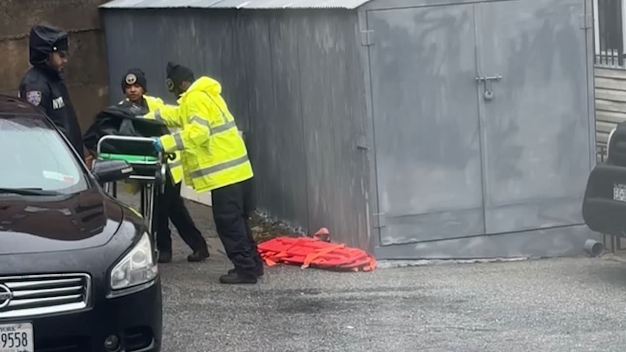 <b>Courtney Gordon, de 38 años, presuntamente acuchilló a cinco miembros de su familia</b>.
<br>
<br>Un niño de 11 años y una niña de 12 años fallecieron, al igual que dos adultos, un hombre de 30 años y una mujer de 44, no identificados.
<br>