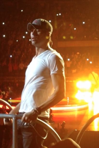 Con el US Airways completamente repleto, Pitbull y Enrique Iglesias hicieron retumbar el centro de Phoenix con un tremendo fiestón que duró más de 3 horas. En el concierto, estaban presentes celebridades como Jessica Cediel del Gordo y La Flaca y William Valdes de Despierta America, entre otros. Durante el show, los fans enloquecieron y corearon los éxitos de ambos artistas. Enrique Iglesias, hasta saltó del escenario para interactuar con su público y tomarse selfies con ellos.