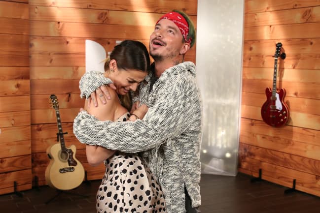 J Balvin quedó pegado a Nastassja Bolívar... ¿por accidente?
