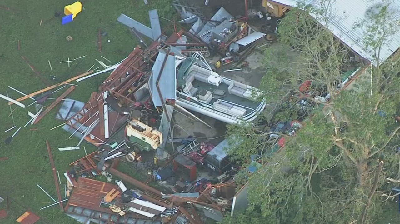 La infraestructura eléctrica del área de Sealy sufrió serios daños y los residentes estuvieron sin servicio de electricidad.