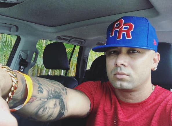 Los pendientes de diamante tampoco pueden faltar en sus accesorios.