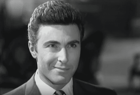 Él participó en telenovelas como 'Maximiliano y Carlota' (1965) y 'En busca del paraíso' (1968) , así como en las películas 'La huella macabra' (1963) y 'Los que nunca amaron' (1967), producciones que lo convirtieron en uno de los actores más cotizados en México.