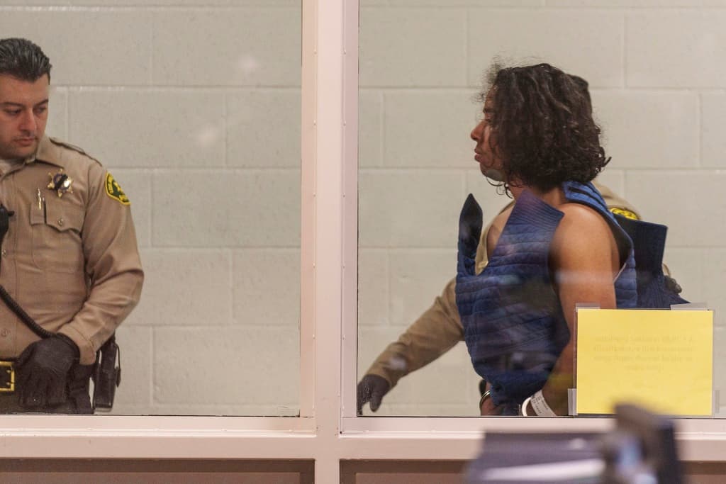 Su familia lo apoya, pues entienden que no tuvo la intención de matar al policía. La madre de Kevin Saldaña pidió disculpas y envió el pésame a la familia del agente Clinkunbroomer.