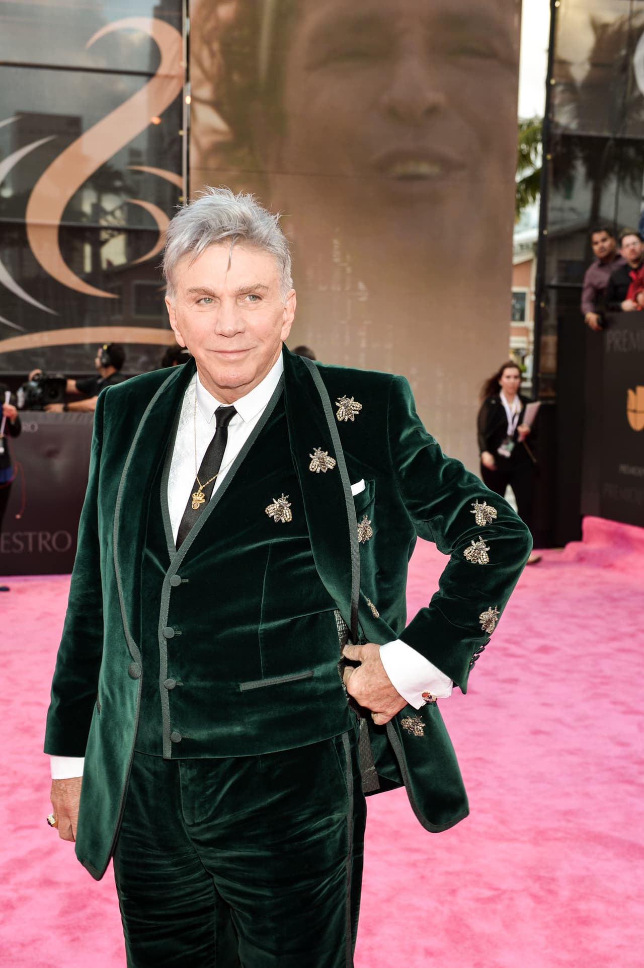 Posó muy seguro ante las cámaras.